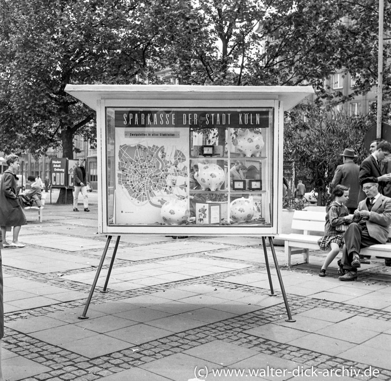 Schautafel mit Reklame für die Stadtsparkasse 1963