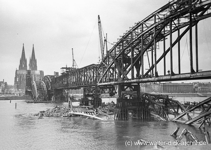 Wiederaufbau der Hohenzollernbrücke 1948