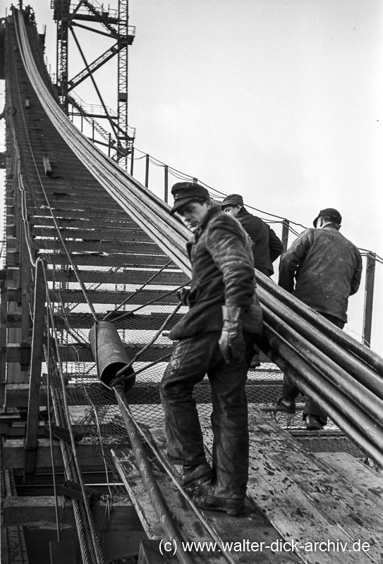 Bau der Mülheimer Brücke 1949