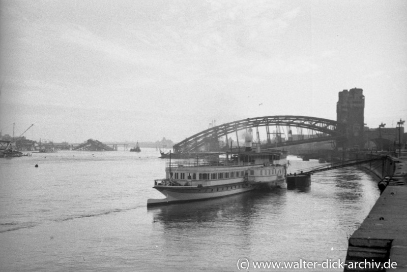 Rheindampfer als Hotelschiff