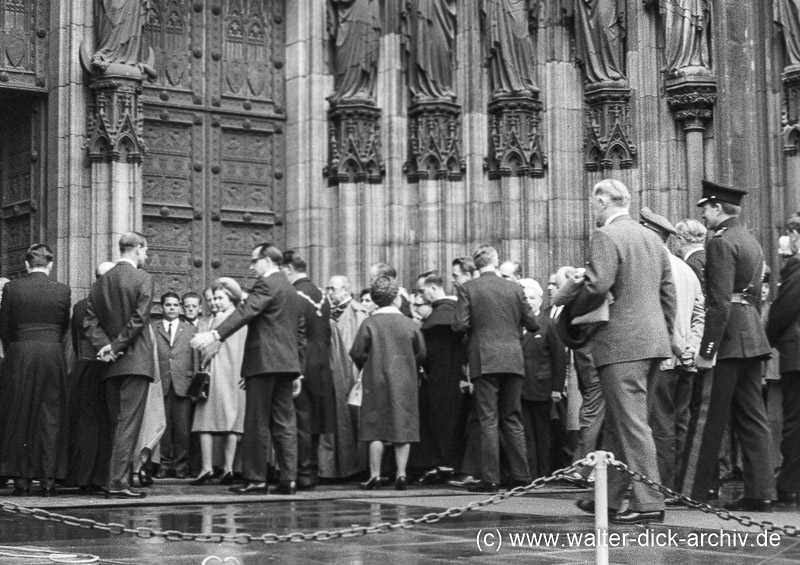 Die Queen betritt den Dom - Königin Elisabeth II. 1965