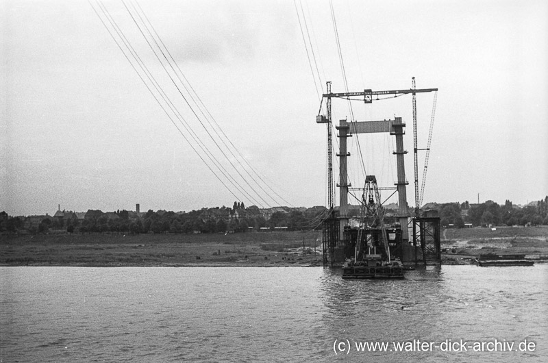 Bau der Mülheimer Brücke