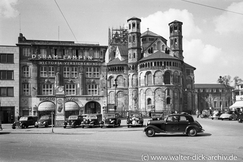 Westseite des Neumarkts mit St. Aposteln