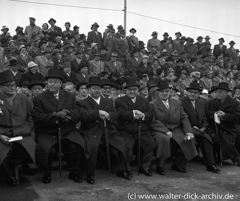 Kölner Karnevalsprominenz bei der Eröffnung der Severinsbrücke 1959