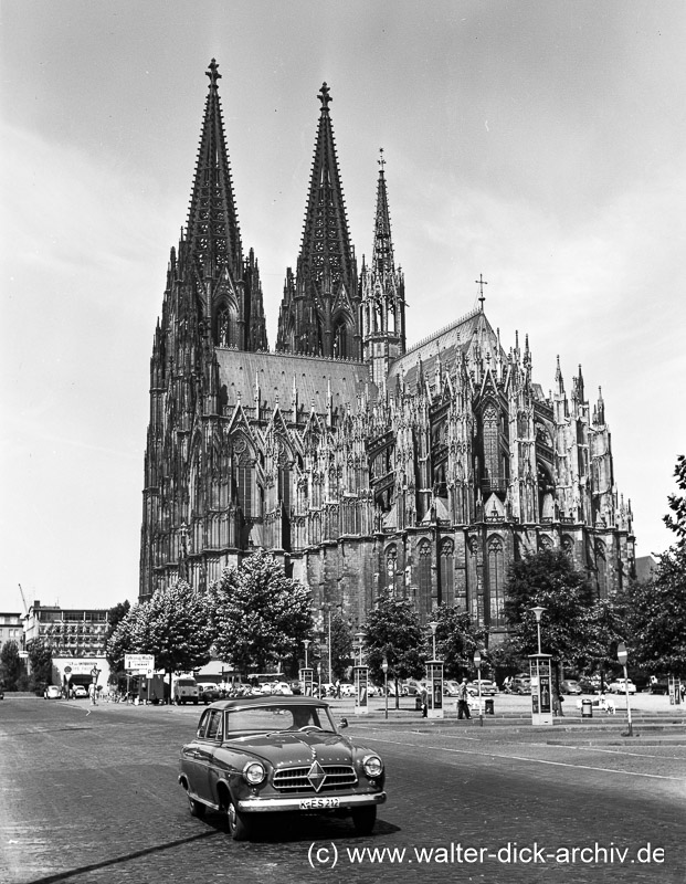 Auf dem Busbahnhof 1958