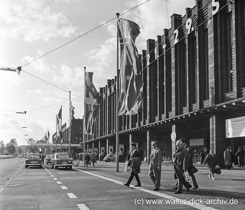 An der Messe 1963