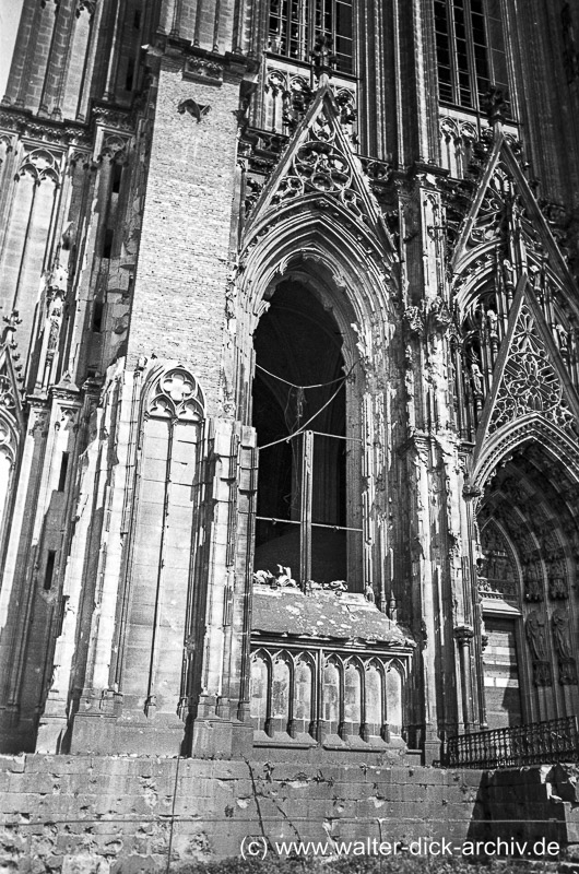 WDA036-1-004 Domplombe und zerstörtes Maßwerk 1946