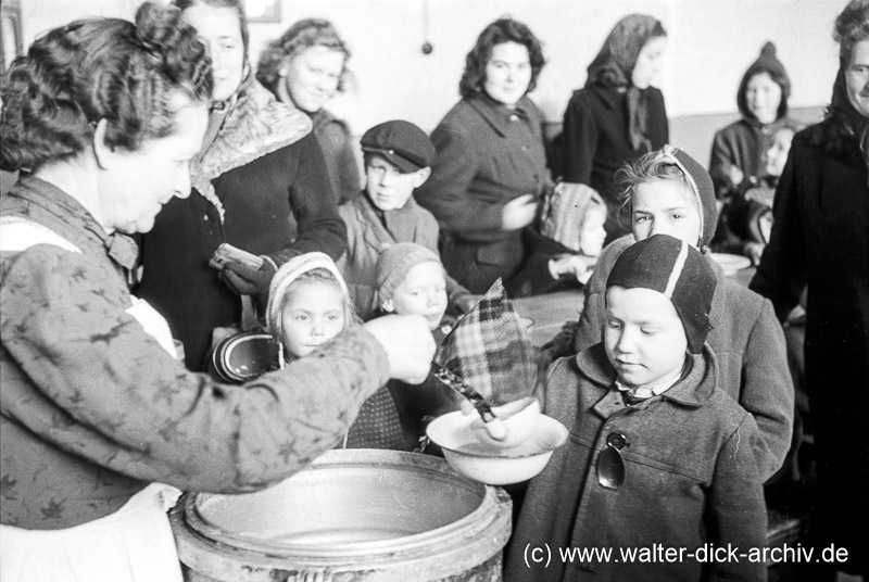 Schulspeisung 1947