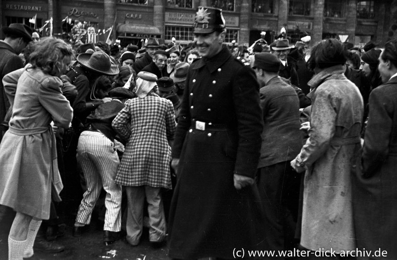 Kamelle, Kamelle beim Kölner Rosenmontagszug 1949