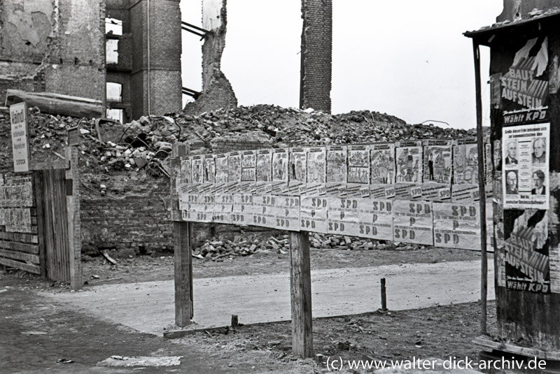 Wahlplakate in Köln 1946/47