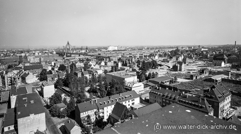 Fast fertige Severinsbrücke 1959