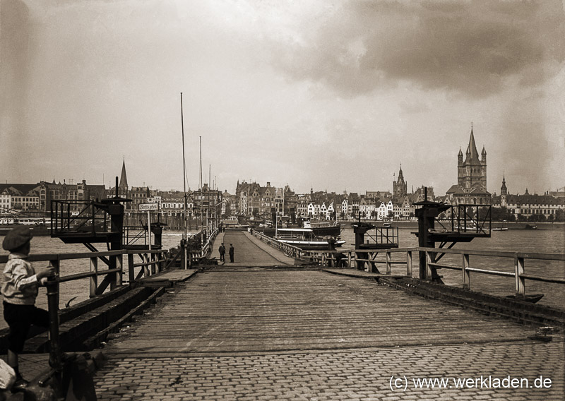 Schiffbrücke mit Blick von Köln-Deutz 1895