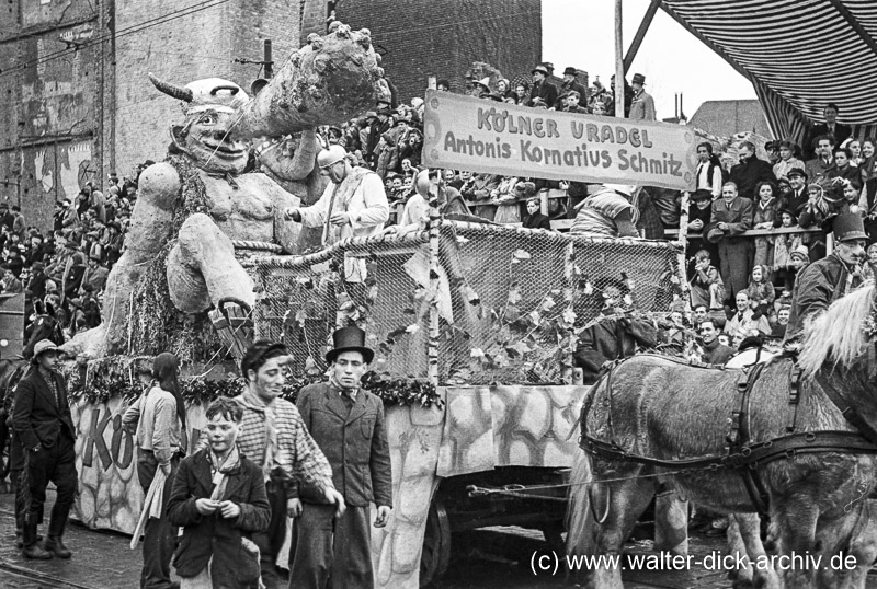 Im Rosenmontagszug 1950