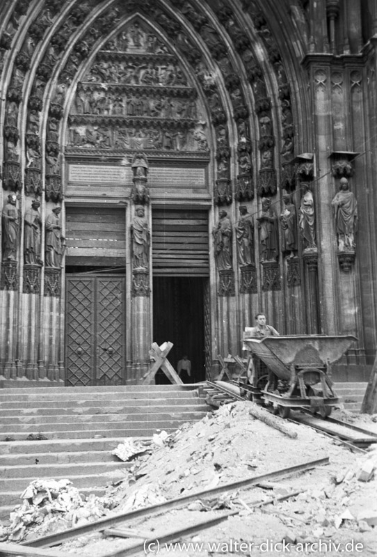 Trümmerräumung im Dom