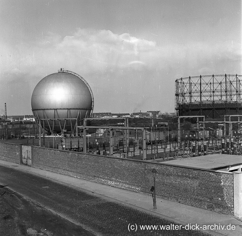 Gasbehälter im Gaswerk Köln 1955