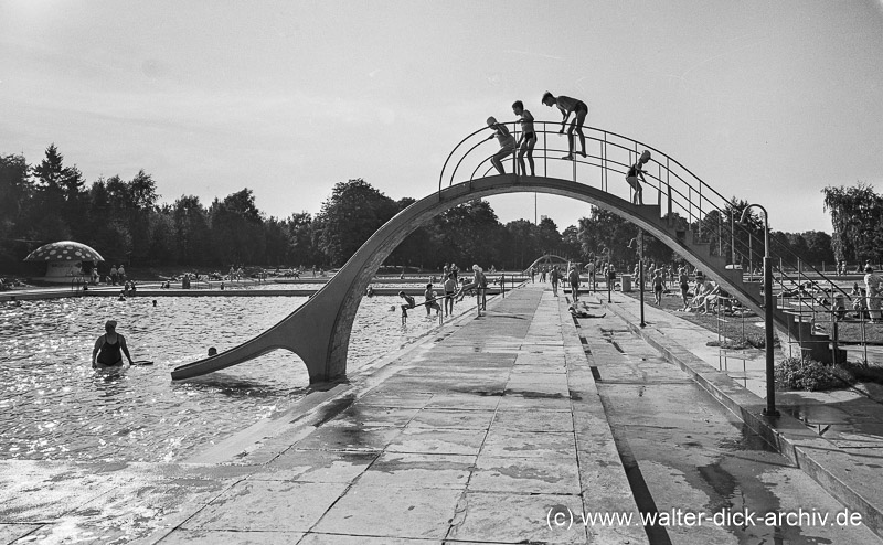 Schwimmstadion im Müngersdorf 1959