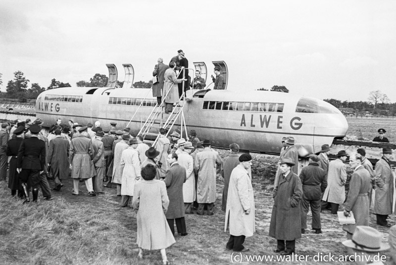 Versuchszug der ALWEG Bahn 1952