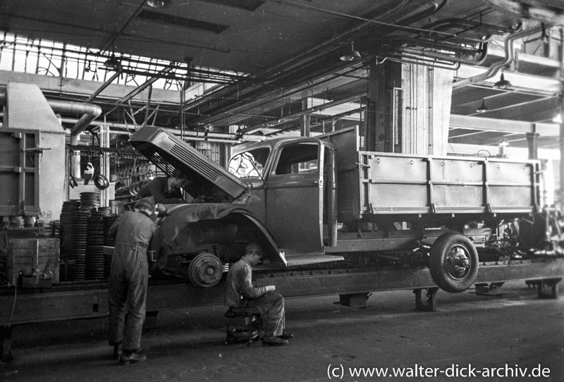 Endmontage eines Lkw bei Ford Köln