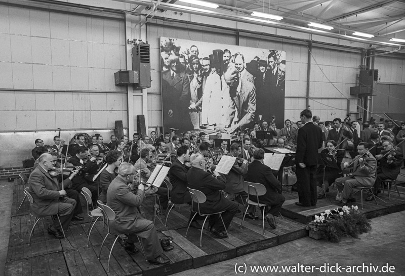 Zum Jubiläum spielt das Ford Symphonie Orchester.