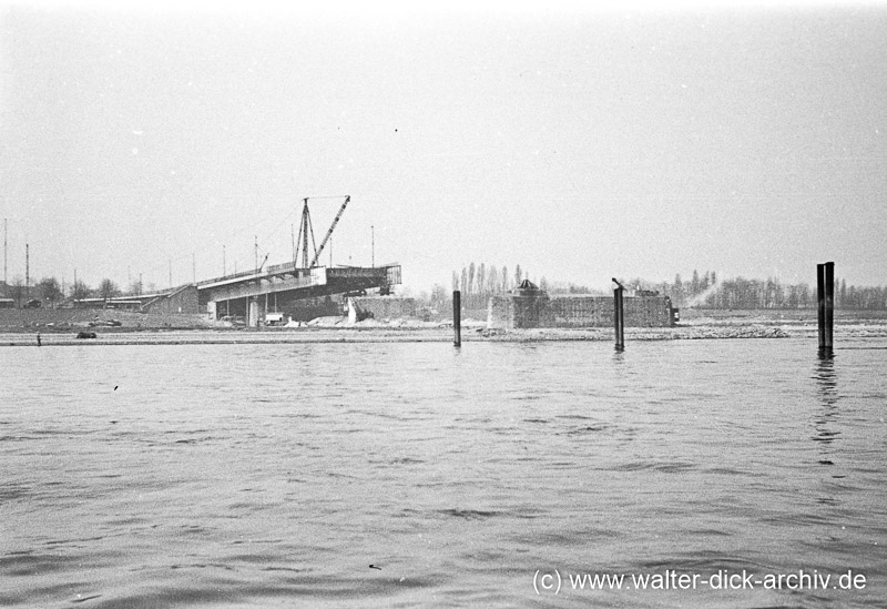 Bau der Mülheimer Brücke 1950