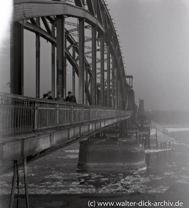 Herbst auf der Südbrücke 1947