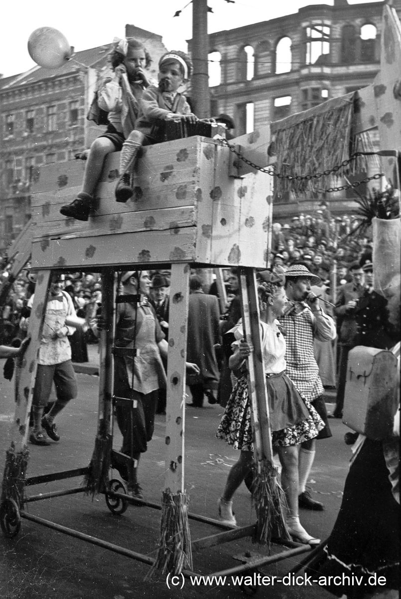 Giraffenprunkwagen 1950