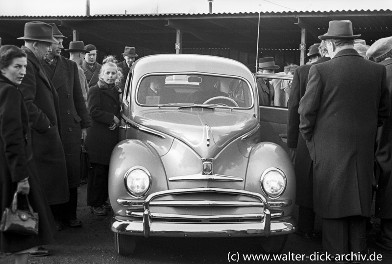 Ford Taunus Spezial aus den Kölner Ford-Werken-Frontansicht