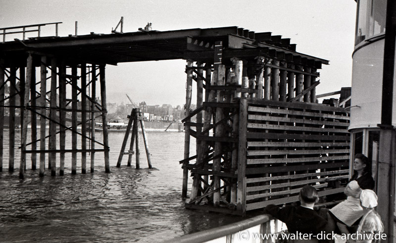 Reste der "Tausendfüßlerbrücke"