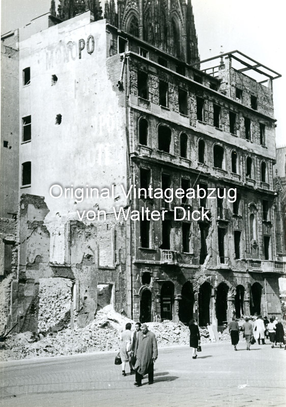 Ruine Hotel Monopol Köln 1946