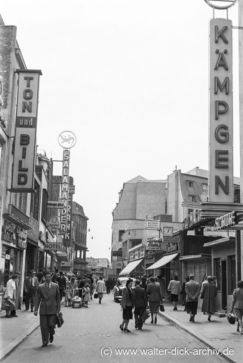 Bummeln auf der Hohe Straße 1954