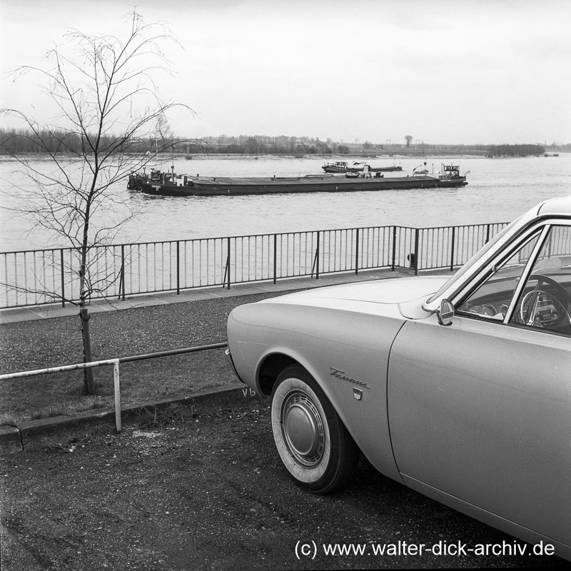 Der neue Ford am Rheinufer 1960