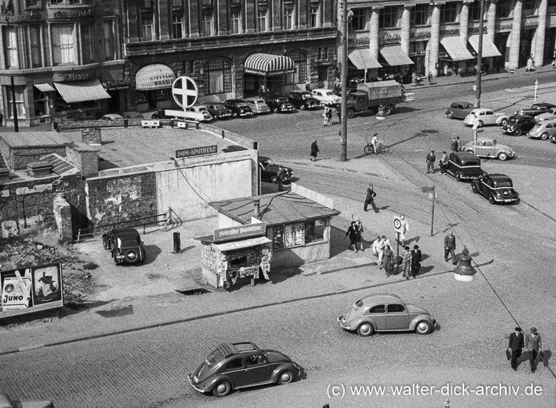Trankgasse mit Hotel Excelsior und Domvorplatz 1951