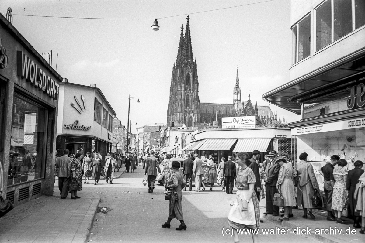 Behelfsbauten auf der Hohe Straße 1950