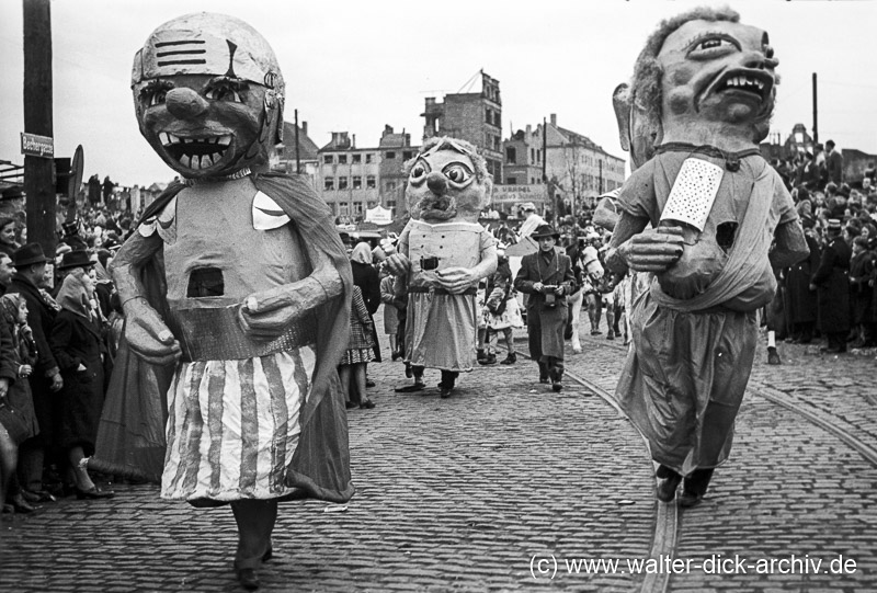 Im Rosenmontagszug 1950