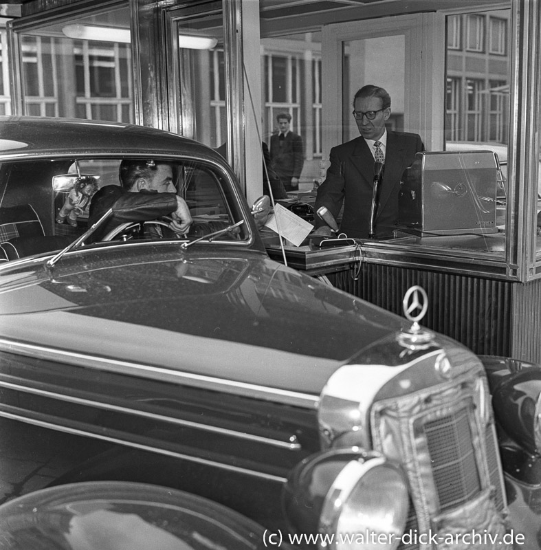 Autoschalter der Sparkasse 1961