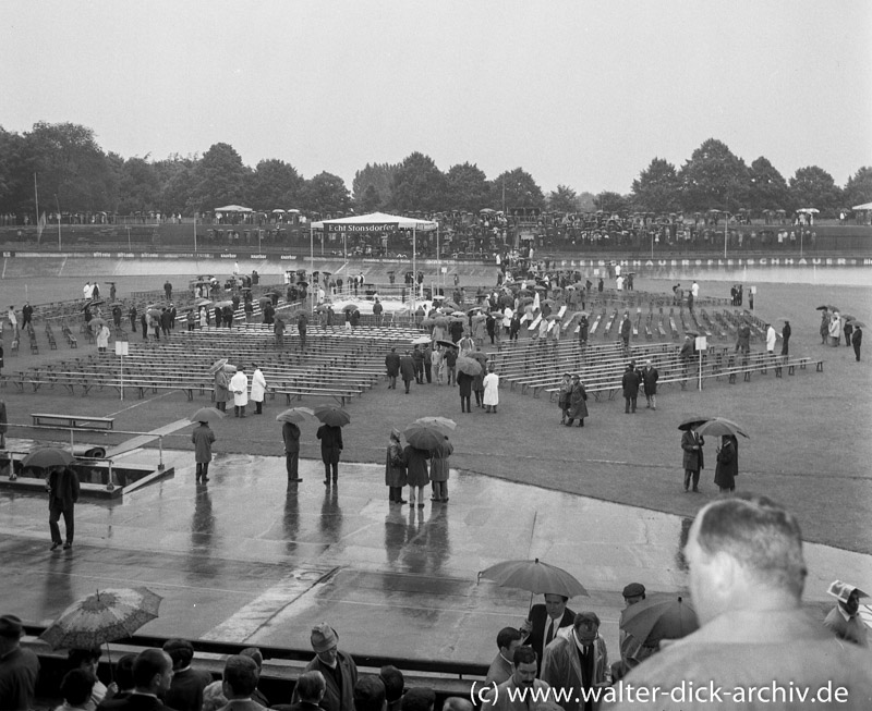 Kölner Radrennbahn mit Boxring 1968