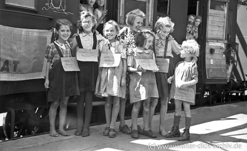 Kölner Kinder fahren in die Schweiz 1946