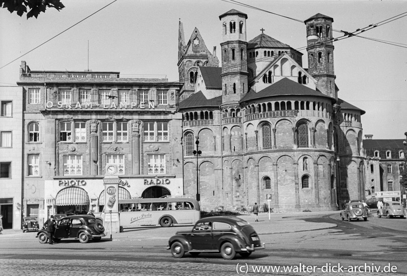 Westseite des Neumarkts mit St. Aposteln