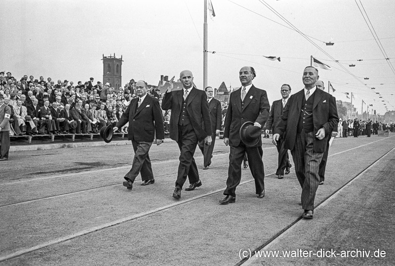 Eröffnung der Mülheimer Brücke 1951