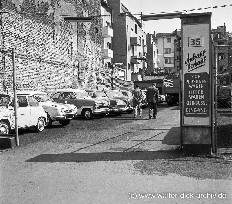 Autohandel auf dem Hinterhof 1964