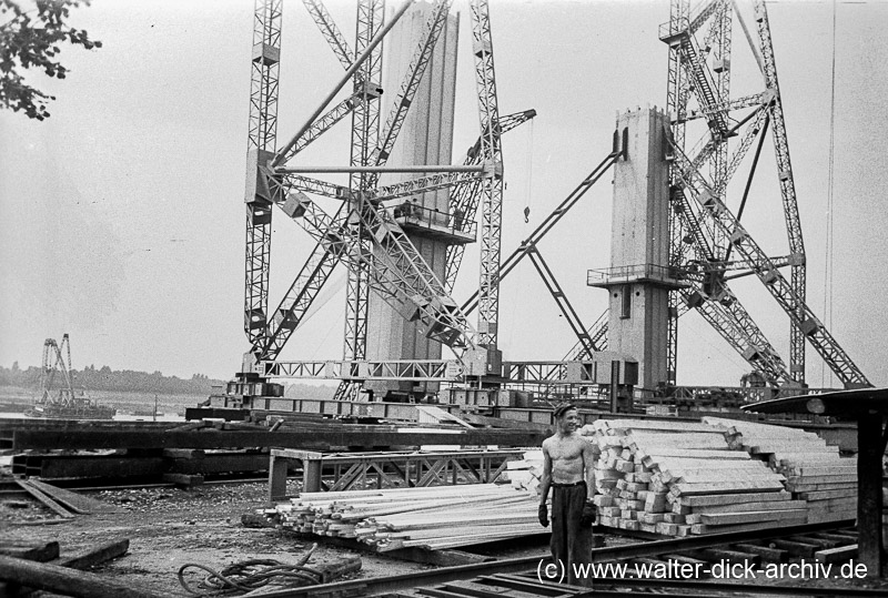 Bau der Mülheimer Brücke 1949