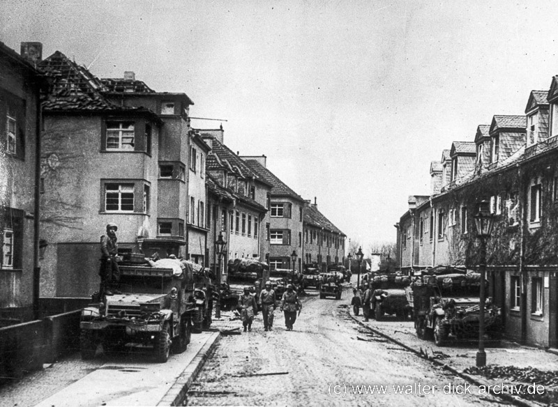 WDA183-001 Amerikanische Soldaten in Bickendorf 1945