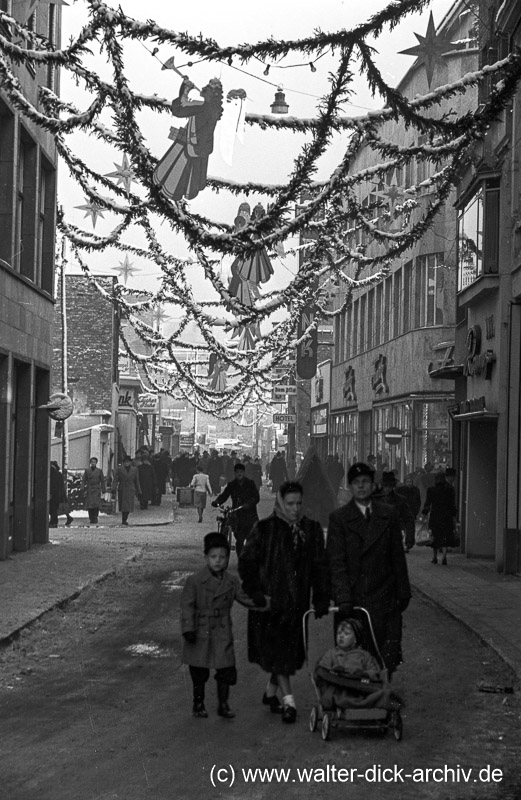 Weihnachtsstimmung auf der Hohe Straße 1954