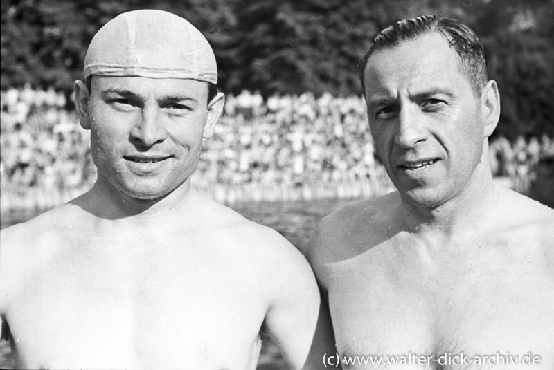 Meisterschwimmer im Stadion