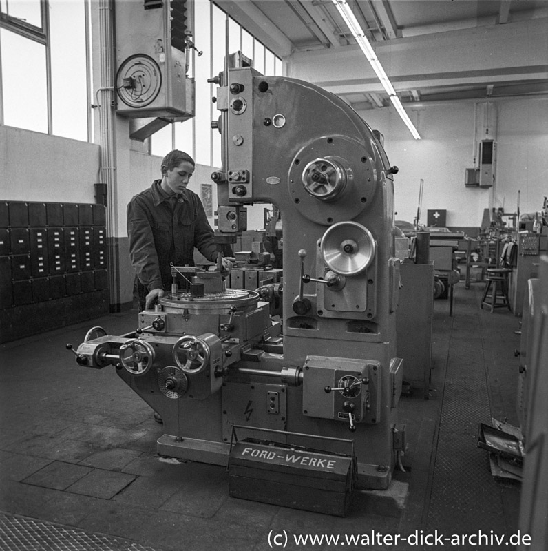 Ausbildung an Maschinen bei Ford in Köln