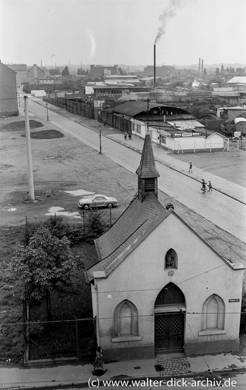 Rochuskapelle und Industriegebiet Bickendorf 1955