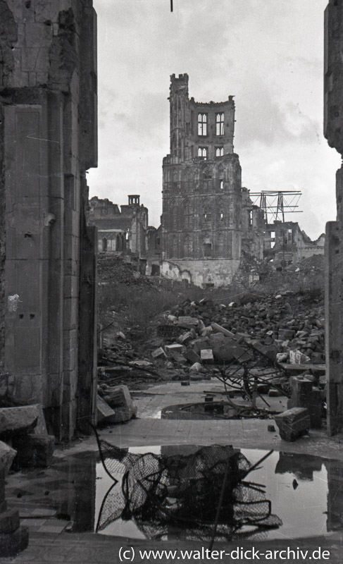 Die Ruine des Rathausturms