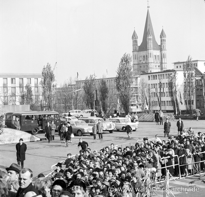 Trauernde Menschen Beerdigung Konrad Adenauer 1967