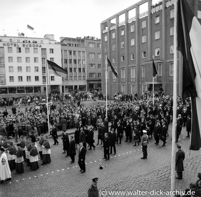 Der Trauerzug auf dem Weg zum Rhein 1967