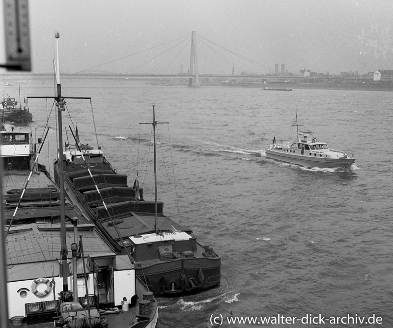 Wasserschutzpolizeiboot südlich der Severinsbrücke 1965